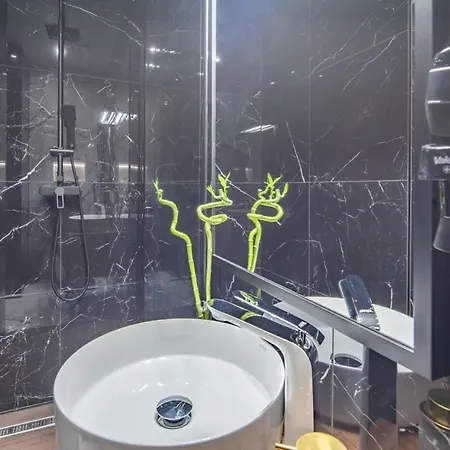 Ultra - New - Luxury * Budapešť